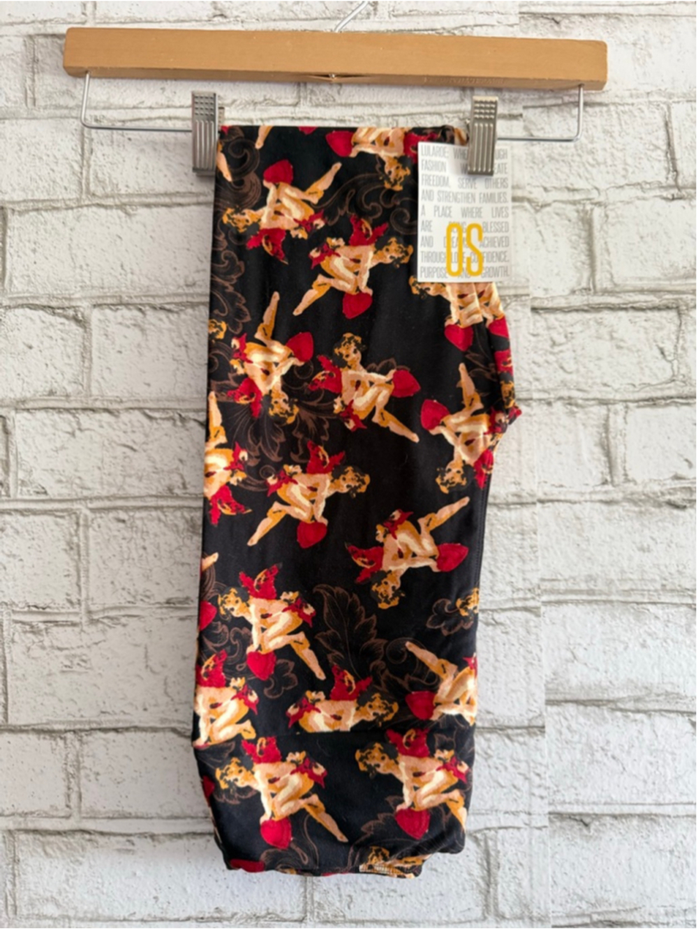 NEW!!! Valentine’s Day Cherub Leggings Lularoe One Size Black Background